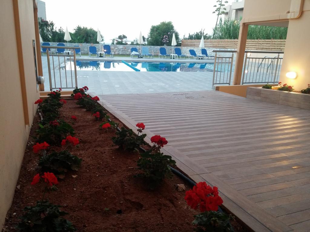 Gerona Mare Apartments Gerani  エクステリア 写真