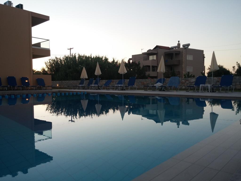 Gerona Mare Apartments Gerani  エクステリア 写真