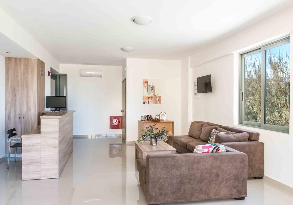 Gerona Mare Apartments Gerani  エクステリア 写真