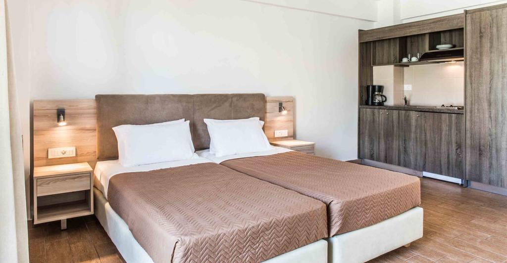Gerona Mare Apartments Gerani  エクステリア 写真