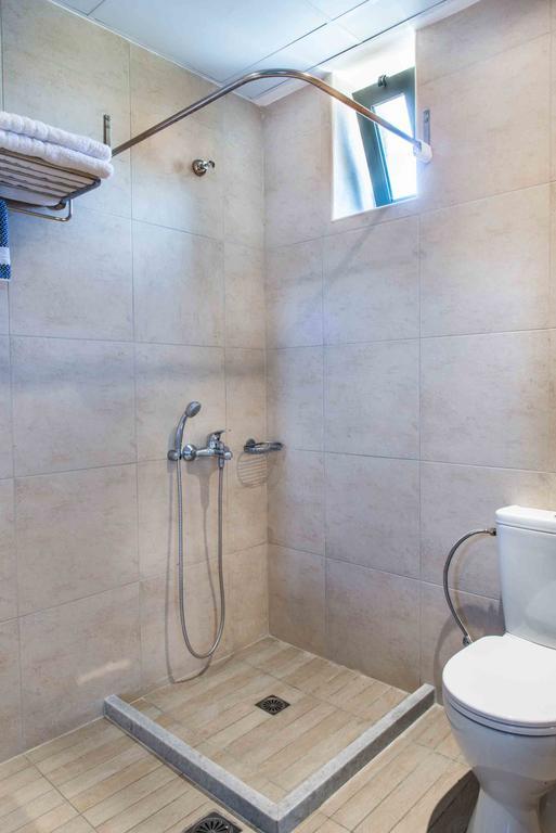 Gerona Mare Apartments Gerani  エクステリア 写真
