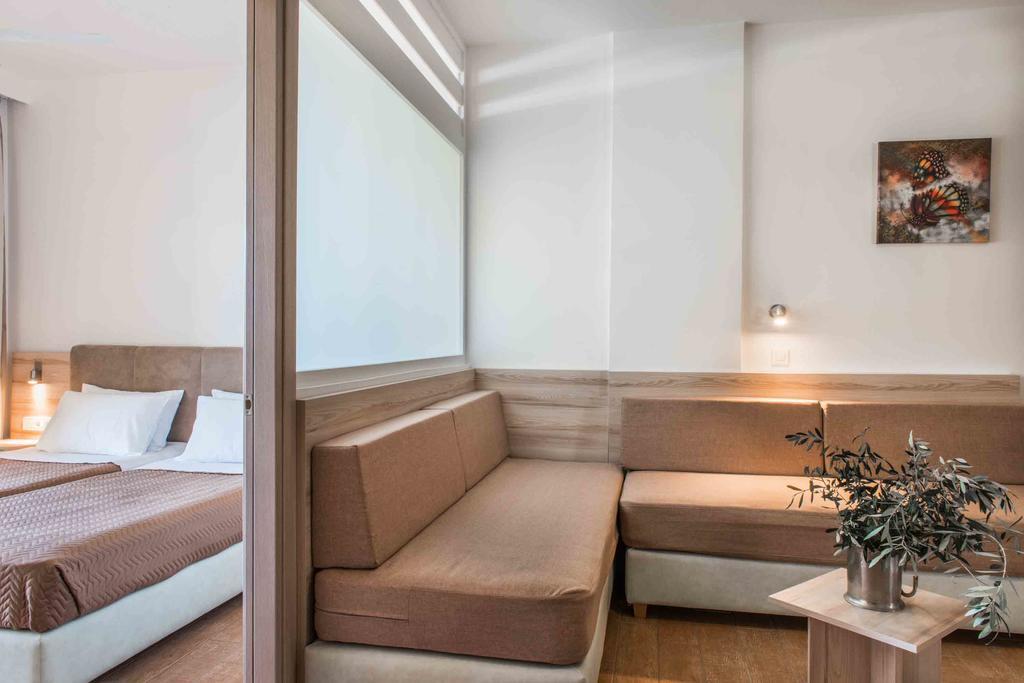 Gerona Mare Apartments Gerani  エクステリア 写真