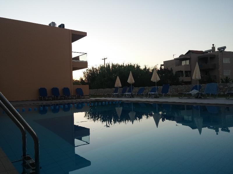 Gerona Mare Apartments Gerani  エクステリア 写真