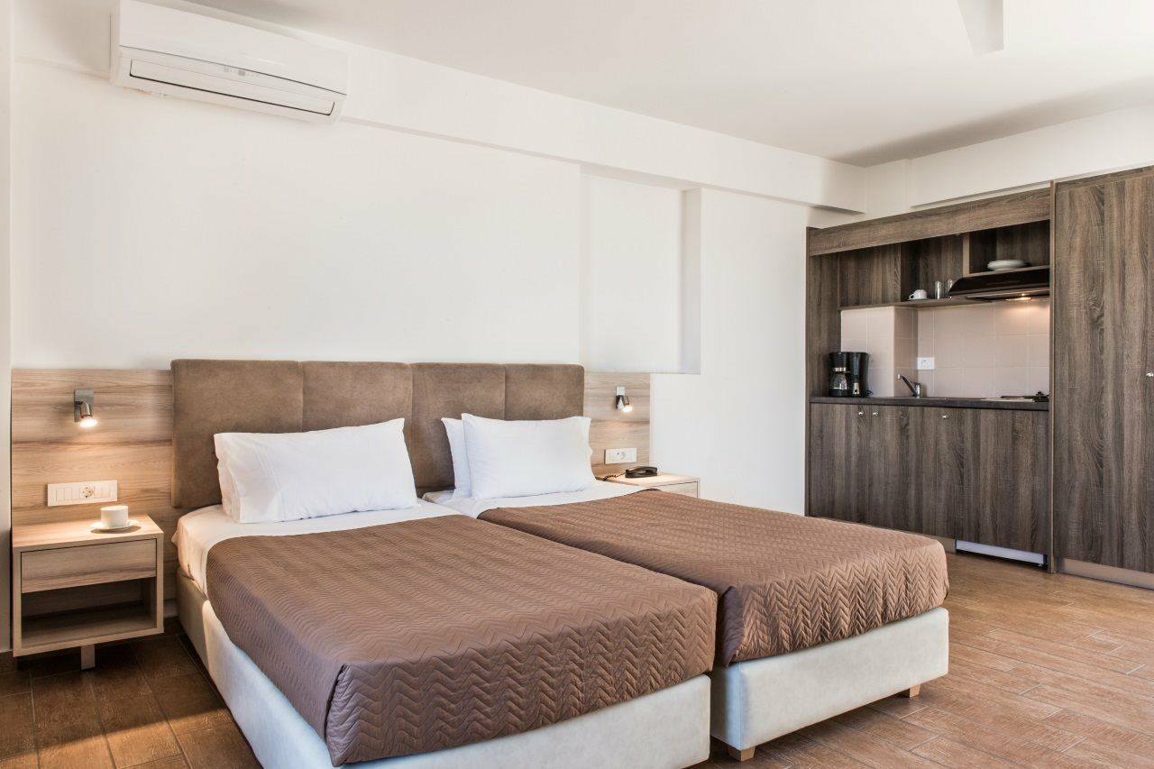 Gerona Mare Apartments Gerani  エクステリア 写真