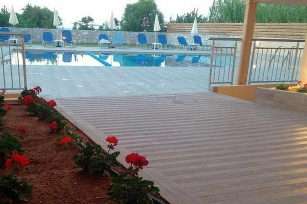 Gerona Mare Apartments Gerani  エクステリア 写真