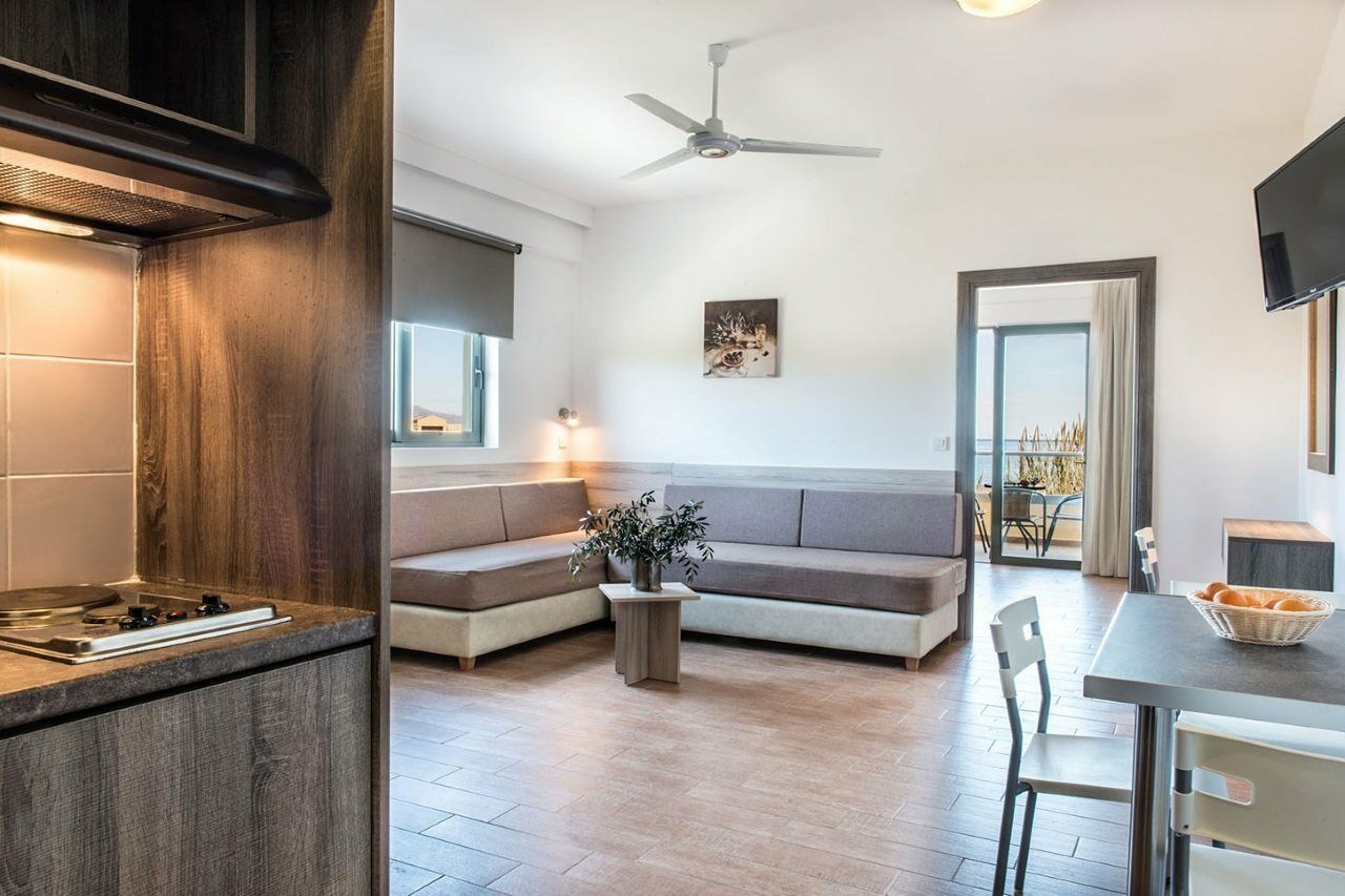 Gerona Mare Apartments Gerani  エクステリア 写真